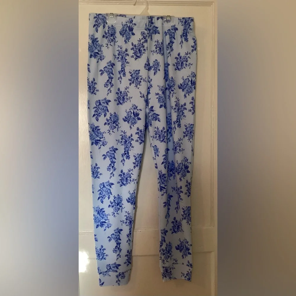 Women’s Floral Thermal Pajama Set Large - Picture 3 of 7